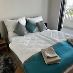 Fancy Apartment With Amazing Sky View