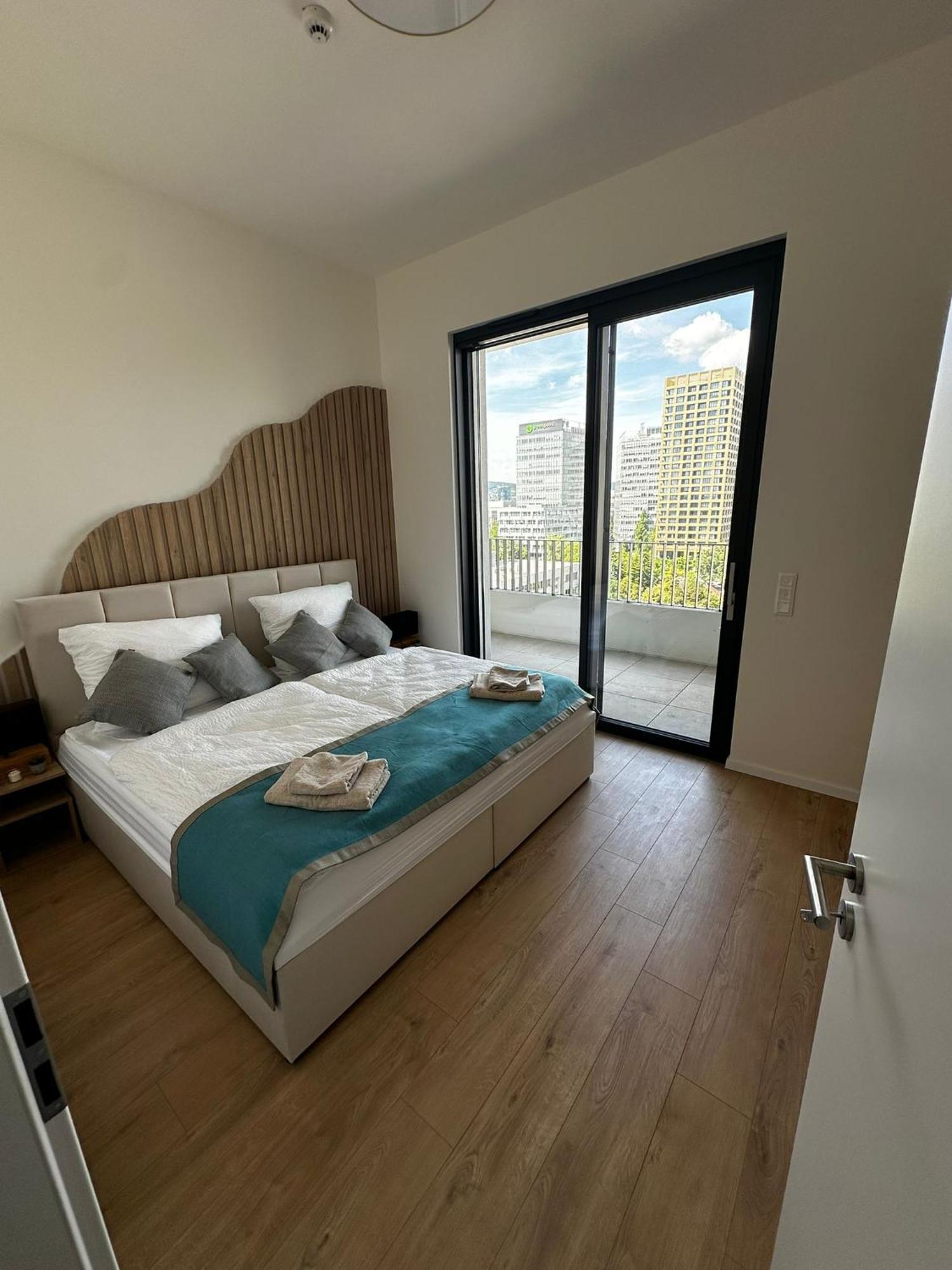 Fancy Apartment With Amazing Sky View *