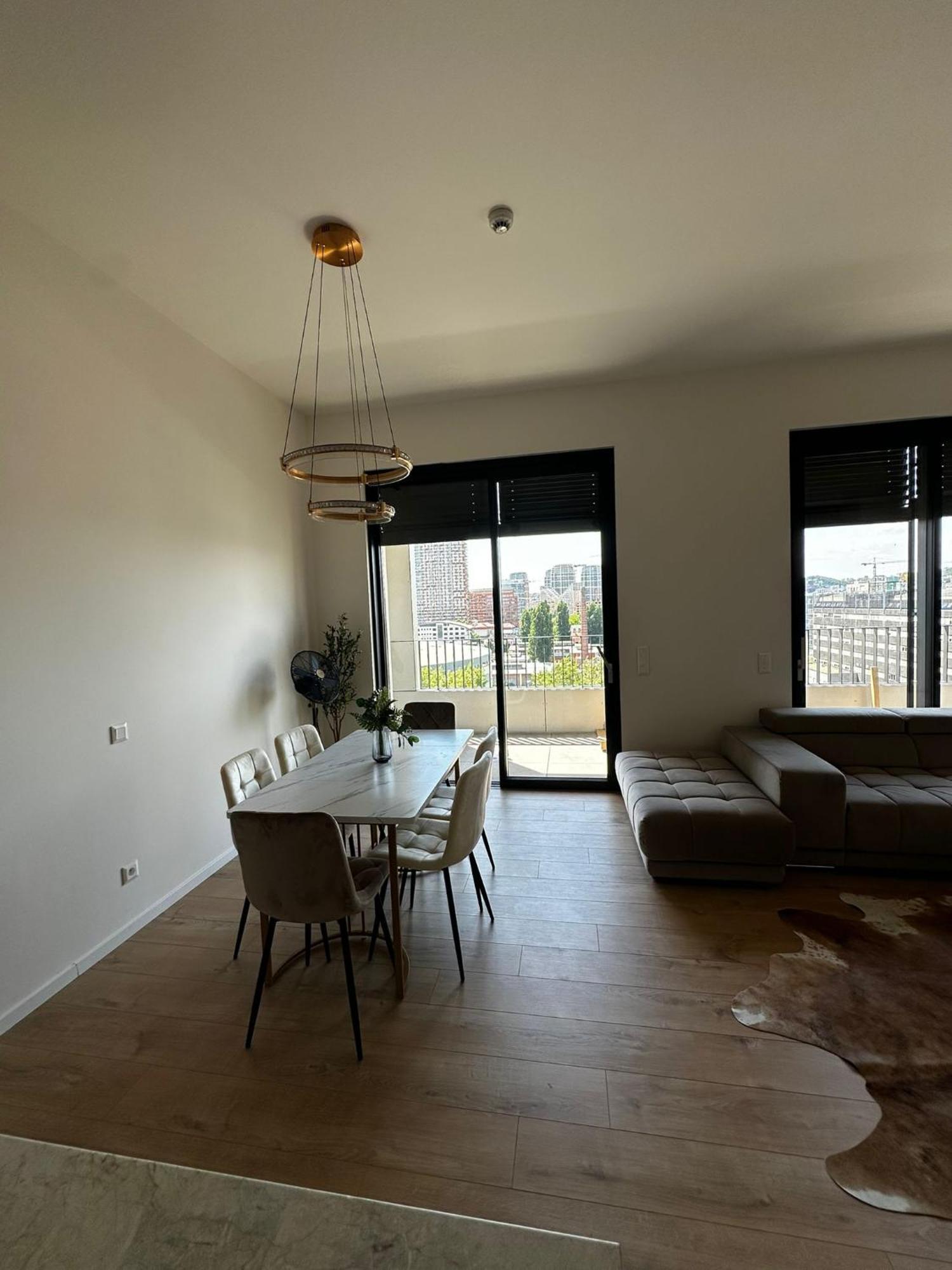 Fancy Apartment With Amazing Sky View